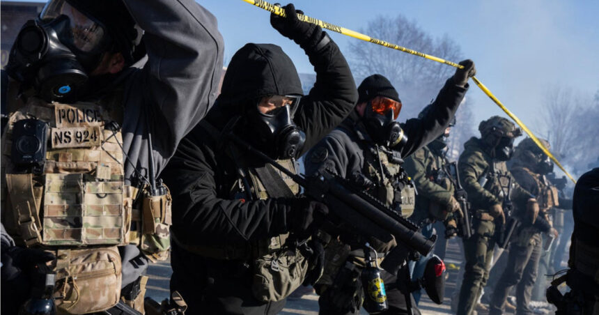 influencer pro trump care sustinea ca toti migrantii retinuti sunt niste infractori arestat de ice in sua 6980e76db04d3