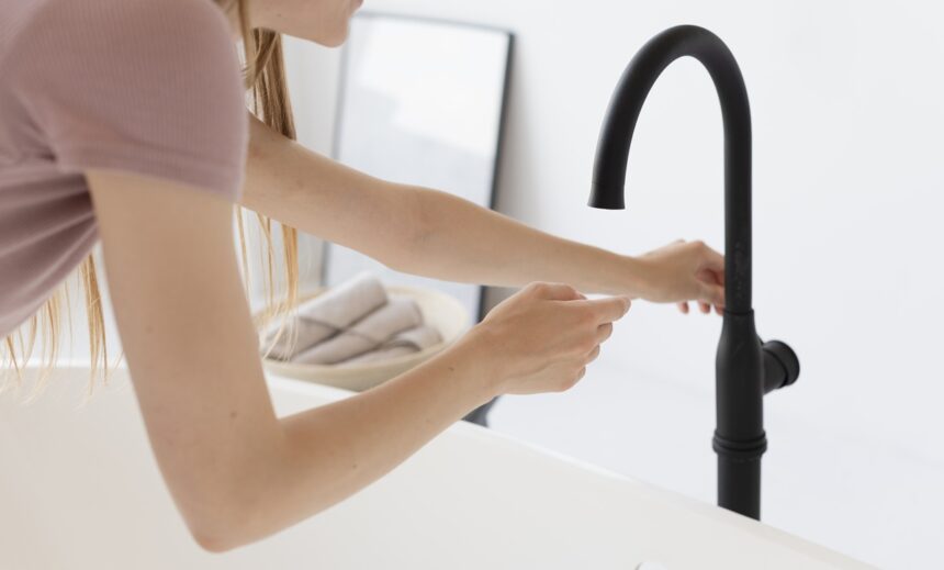 locuitorii din valu lui traian raman miercuri 25 februarie 2026 fara apa potabila raja executa lucrari complexe in incinta gospodariei de apa 699c44fe0fefe