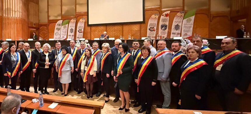 mai multi primari din judetul constanta prezenti la reuniunea asociatiei comunelor din romania la palatul parlamentului premierul ilie bolojan si liderul psd sorin grindeanu invitati 698b055d54465