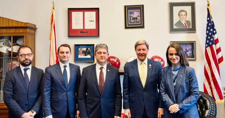 oana toiu discutii in sua despre securitate si investitii in aparare cui i a lansat ministrul o invitatie de a vizita romania 69824e0724c45