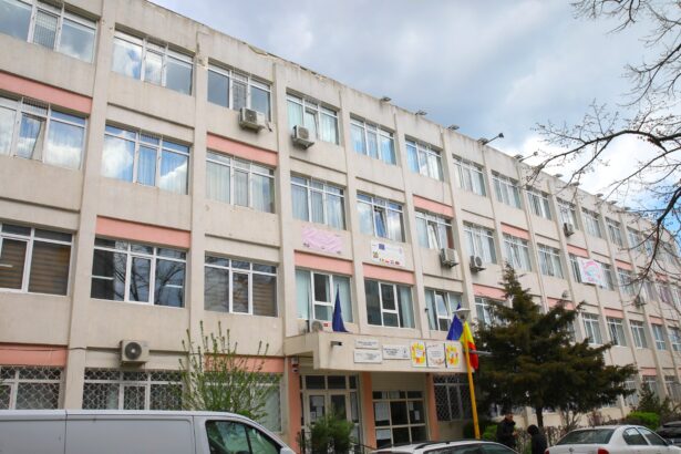scoala gimnaziala nr 39 din constanta va intra in reabilitare primarul vergil chitac a semnat contractul de executie 6981aef54e2f8