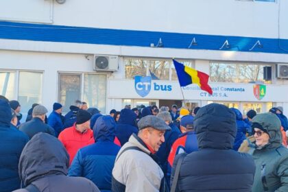 se cere anularea hcl prin care a fost adoptata noua organigrama ct bus sa vezi aici cine a deschis procesul 699d967385279