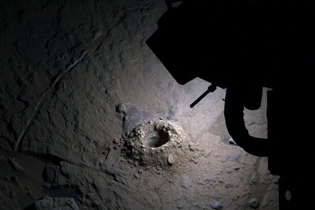 straniu si extraterestru suprafata planetei marte pe timp de noapte vazuta prin ochii roverului curiosity 6981b51b96461