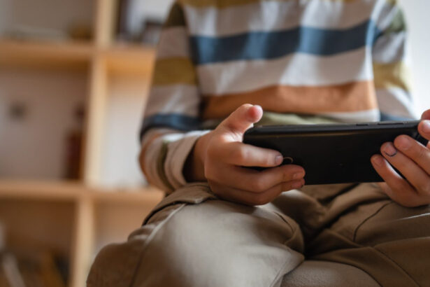 accesul minorilor la retele sociale doua treimi dintre romani sunt de acord cu stabilirea unei varste minime legale sondaj inscop 69c118770be72