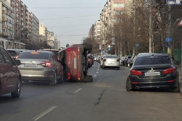 accident cu sase masini in sectorul 2 din capitala un autoturism s a rasturnat o femeie a fost dusa la spital 69ba5d6d53118
