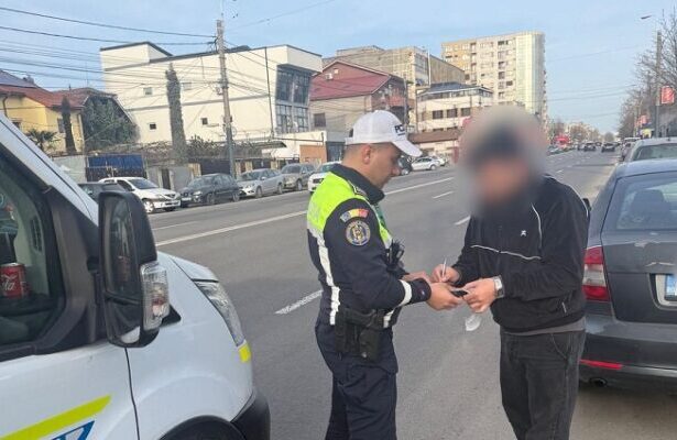 actiune a politistilor constanteni aproape 200 de pietoni au fost amendati pentru traversare neregulamentara 69ba8dedb384e