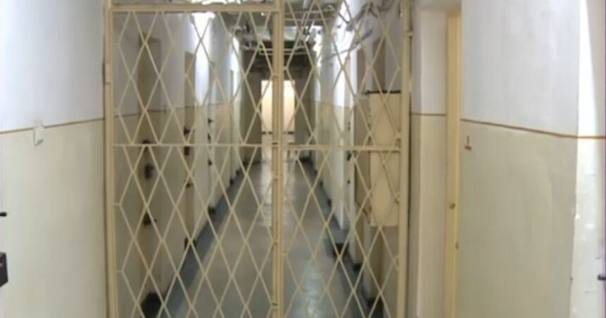 agent sef de la penitenciarul ploiesti cercetat pentru luare de mita ce ar fi introdus el in unitatea de detentie 69bc14b0679d4