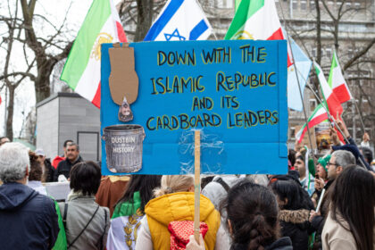 amenintari santaj si intimidare spionii iranieni ii iau la tinta pe oponentii regimului din occident 69b9831297974