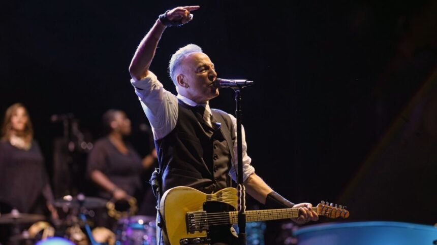 artistul bruce springsteen lanseaza turneul anti trump vom aduce speranta impotriva fricii si democratie impotriva autoritarismului 69c7a0e864b6a