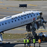 au venit primele raspunsuri in urma accidentului de pe laguardia cand un avion a intrat intr o masina de pompieri 69c385f91cf9a