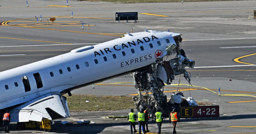 au venit primele raspunsuri in urma accidentului de pe laguardia cand un avion a intrat intr o masina de pompieri 69c385f91cf9a