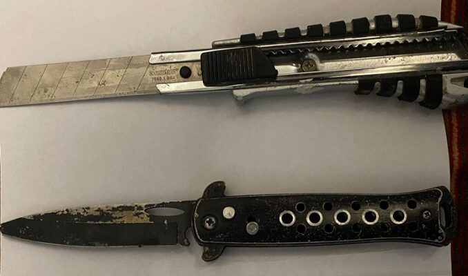 barbat prins de jandarmii constanteni cu un cutit si un cutter asupra sa 69c105c3258a0