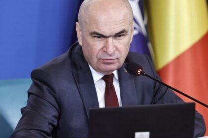 bolojan in urmatoarele luni vor fi eliminate zeci de mii de posturi din sectorul public 69c38697c040b