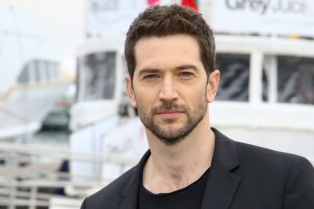 ce stia actorul britanic luke roberts despre romania inainte sa ajunga in tara noastra am avut escorta de politie 69bac647cb37c