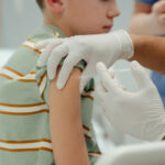 ce vaccin se administreaza la varsta de 14 ani la ce boli sunt expusi adolescentii in lipsa imunizarii 69c77722278ad