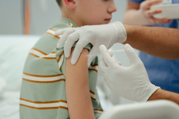 ce vaccin se administreaza la varsta de 14 ani la ce boli sunt expusi adolescentii in lipsa imunizarii 69c77722278ad