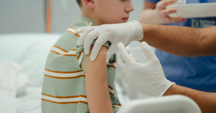 ce vaccin se administreaza la varsta de 14 ani la ce boli sunt expusi adolescentii in lipsa imunizarii 69c77722278ad