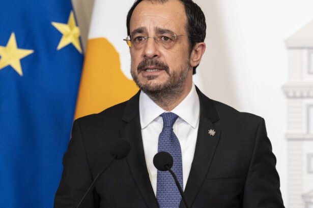 ciprul vrea o discutie cu marea britanie referitoare la statutul si viitorul bazelor militare de pe teritoriul sau 69bbedcfbabf3