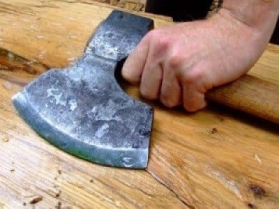 condamnat definitiv la 10 ani de temnita dupa ce a lovit un om cu toporul in cap de mai multe ori 69bbf7b389061