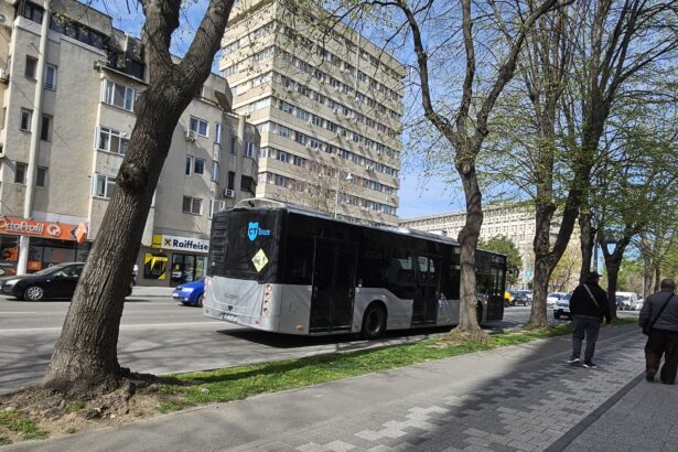 constanta cine mai are voie sa circule pe banda destinata autobuzelor 69b91332217e4