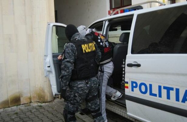 constantean arestat pentru corupere sexuala si pornografie infantila vezi ce i a transmis unui copil de 13 ani 69ca323c5b1da