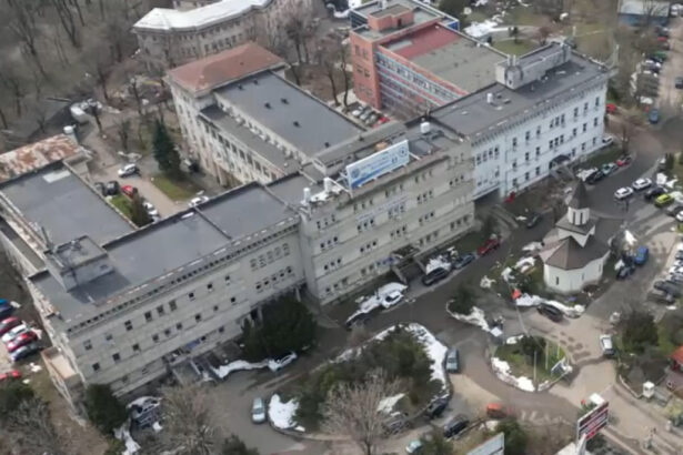 construit dupa un proiect al arhitectilor germani pe un teren donat de casa regala spitalul cf2 a ajuns o ruina 69c10316be514