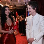 cum a aparut kylie jenner la premiile oscar 2026 l a sustinut pe iubitul ei actorul timothee chalamet 69bbae53b3f3c