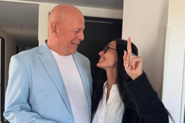 cum arata bruce willis la 71 de ani imaginile rare publicate de demi moore 69bfc9ae5125f