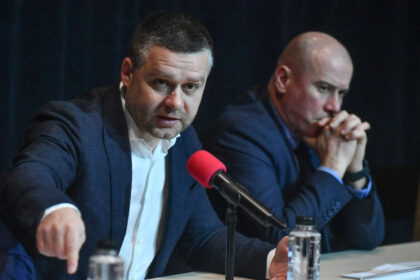 cum vrea primaria capitalei sa curete bucurestiul de graffiti ciucu imi este rusine de halul in care arata orasul 69c15e8b7980c