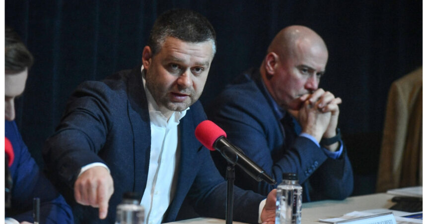 cum vrea primaria capitalei sa curete bucurestiul de graffiti ciucu imi este rusine de halul in care arata orasul 69c15e8b7980c