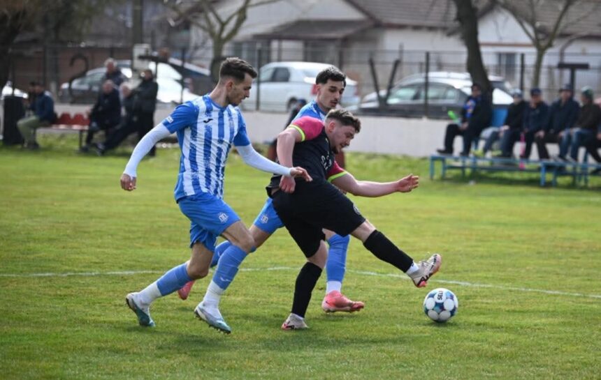 derby uri cu infrangeri pentru liderele din doua serii in etapa de duminica din liga a v a 69b80b473170f