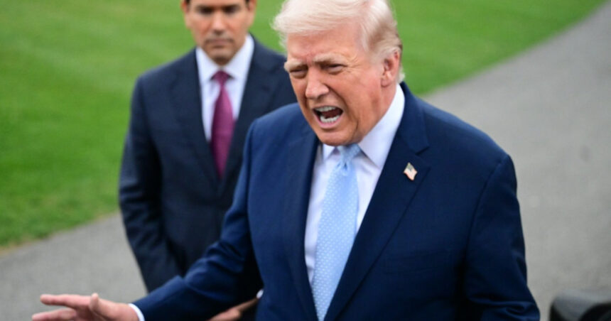 donald trump omagiu la moartea lui chuck norris nu ti venea sa te pui cu el 69c13b09a2bf2