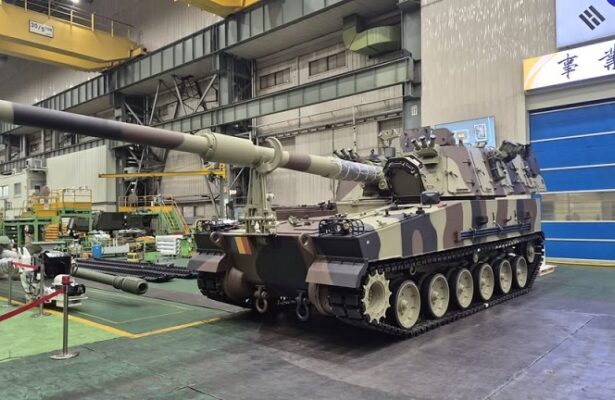 fabricat in coreea de sud primul obuzier autopropulsat k9 este gata de livrare pentru armata romaniei 69cb83b32f331