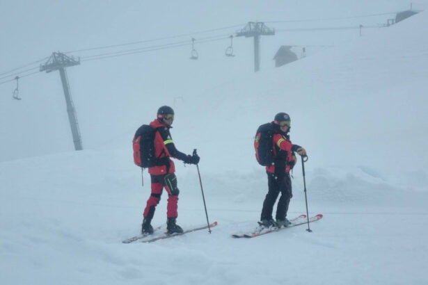 foto avertisment pentru turisti la sinaia zapada ortopedica de categoria i temperaturi ridicate si vizibilitate redusa pe munte 69cc2d5ff1eab