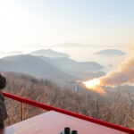 foto coreea de nord testeaza un motor pentru rachete capabile sa atinga sua kim jong un o faza importanta a schimbarii 69c916127b234