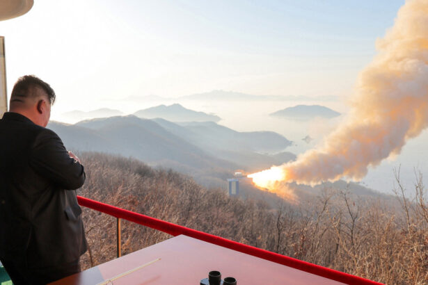 foto coreea de nord testeaza un motor pentru rachete capabile sa atinga sua kim jong un o faza importanta a schimbarii 69c916127b234