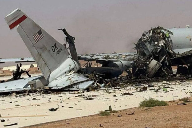 foto cum arata un avion radar american complet distrus de iranieni intr o baza militara din arabia saudita 69c9194b92385