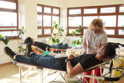 foto mobilizare exemplara la cumpana pentru donarea de sange peste 75 de persoane participa la campanie 69b1790b31f02