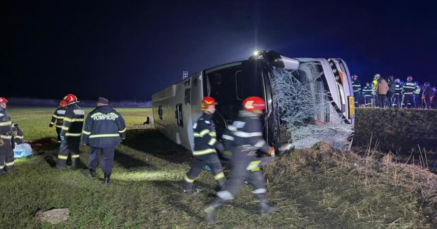 foto plan rosu in judetul galati un mort si 14 raniti dupa ce un autocar s a rasturnat pe de 581 69be4e47e50bf