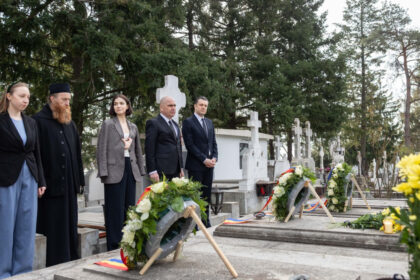 foto premierul ilie bolojan a adus un omagiu martirilor care au faurit unirea basarabiei cu romania in 1918 69c50fb73a00a