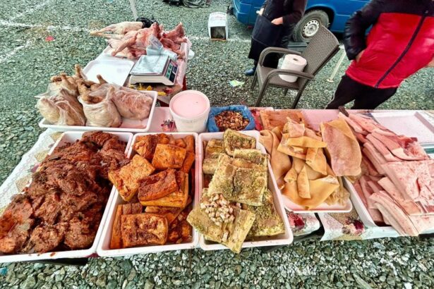 galerie foto conditii necorespunzatoare la targul de pe varianta ovidiu amenzi de peste 27 000 lei si sute de kilograme de alimente confiscate 69c91d90a5316