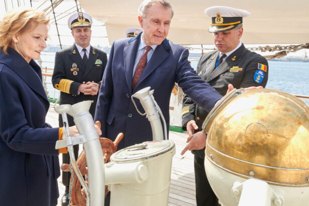 galerie foto majestatea sa margareta custodele coroanei la bordul navei scoala mircea 69cc2649ced4a