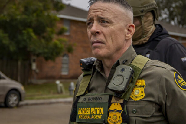 greg bovino seful granicerilor sua a iesit la pensie cu tot cu parolele de la conturile de social media ale institutiei 69cc30ab8d8ea