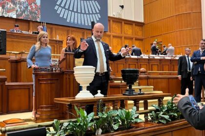 hristu aur impotriva bugetului propus pentru transporturi promisiunile pe hartie nu construiesc porturi nu modernizeaza cai ferate si nu deblocheaza trafic video 69bad108911bc