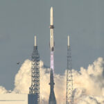 jeff bezos vrea sa lanseze o retea uriasa de sateliti pentru centre de date in spatiu la proiect se alatura si alte mari companii 69bdc165228ec