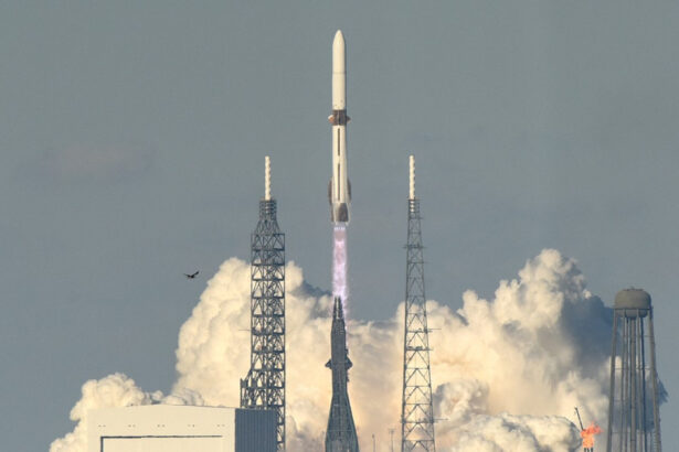 jeff bezos vrea sa lanseze o retea uriasa de sateliti pentru centre de date in spatiu la proiect se alatura si alte mari companii 69bdc165228ec