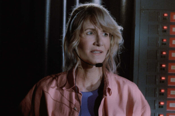 jeffrey epstein subiectul unui viitor serial tv laura dern va juca rolul jurnalistei care a provocat arestarea pedofilului 69cae25416572