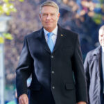klaus iohannis impreuna cu sotia la slujba de florii la sibiu mesajul transmis de fostul presedinte 69c92085ba899