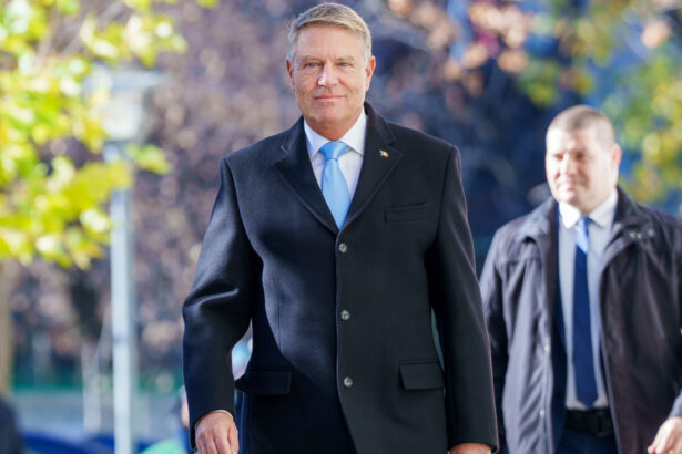klaus iohannis impreuna cu sotia la slujba de florii la sibiu mesajul transmis de fostul presedinte 69c92085ba899