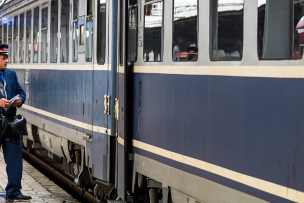 locomotiva unui tren cu 23 de calatori a deraiat in timis traficul feroviar este blocat 69b9cd158f5b4